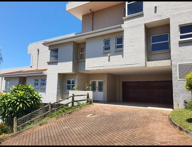 3 BEDROOM APARTMENT FOR SALE IN LA LUCIA RIDGE